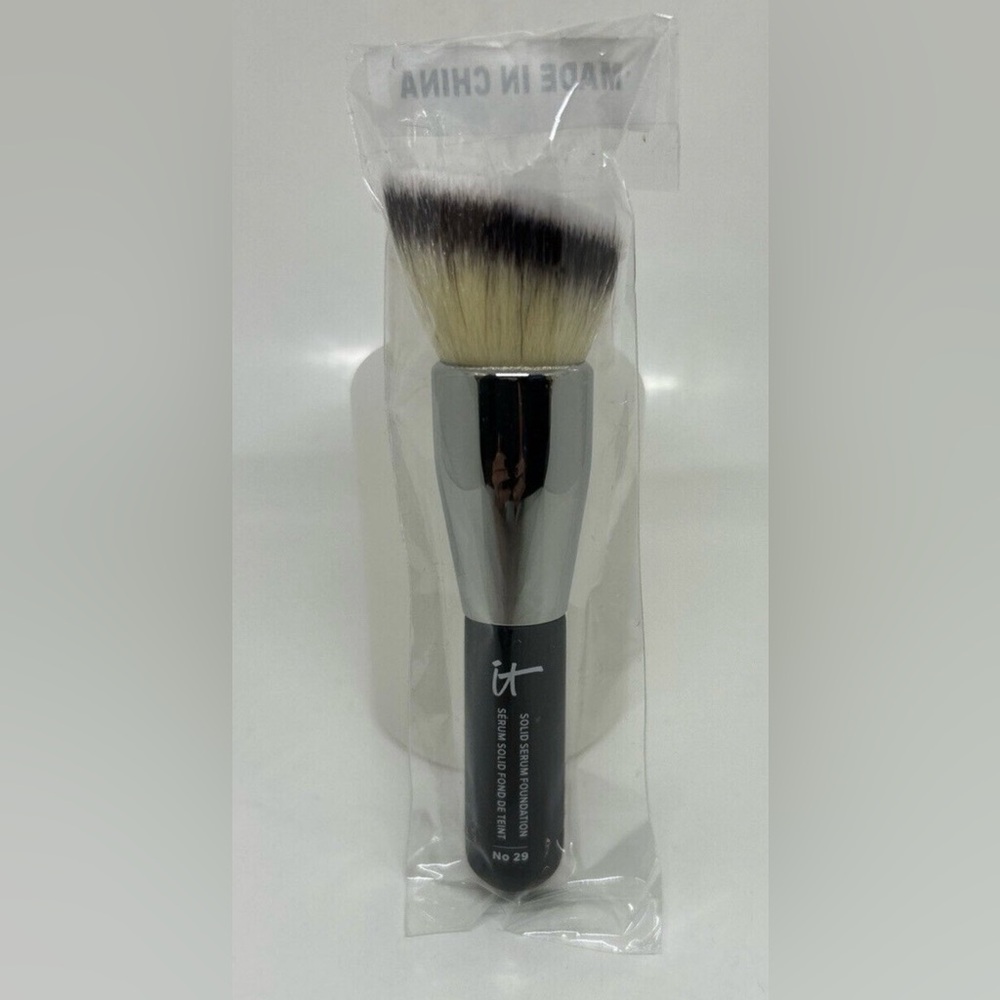 IT Cosmetics Heavenly Luxe Solid Serum Foundation Brush No29 New